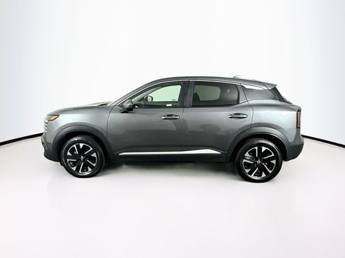Used 2025 Nissan Kicks SV AWD/4WD image 4