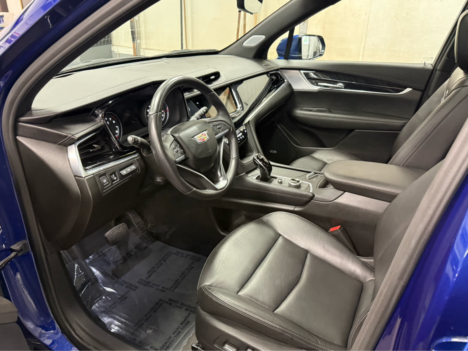 Used 2024 Cadillac XT6 Premium Luxury w/ Technology Package AWD/4WD image 9