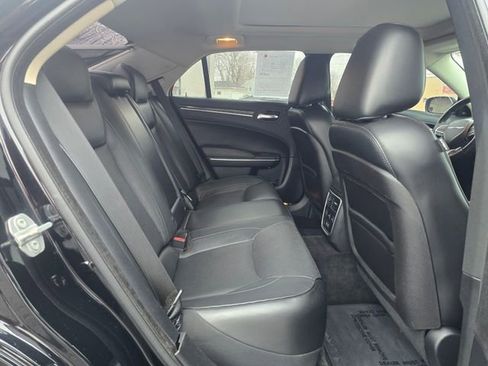 Used 2016 Chrysler 300 C image 10