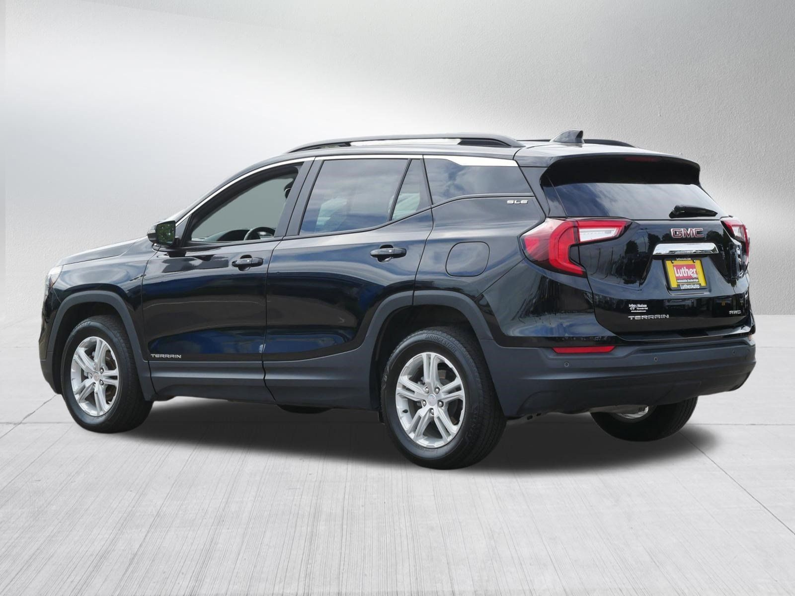 Used 2023 GMC Terrain SLE w/ Driver Convenience Package AWD/4WD image 5