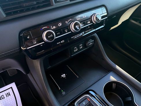 Used 2025 Honda Pilot EX-L image 16