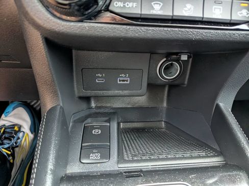 Used 2022 Nissan Kicks SR FWD image 36