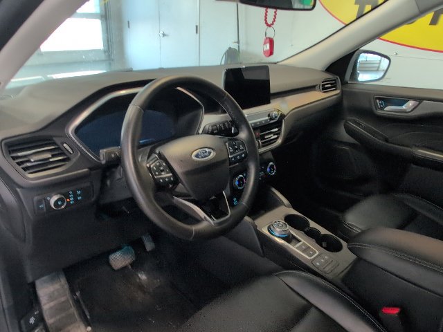 Certified 2022 Ford Escape Titanium AWD/4WD image 10