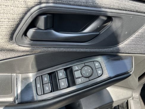 Used 2023 Nissan Rogue S image 18