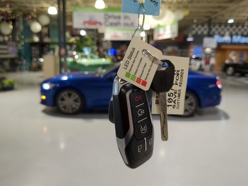 Used 2017 Ford Mustang Coupe RWD image 4