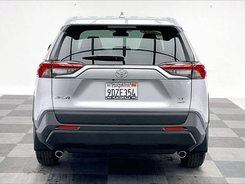 Used 2022 Toyota RAV4 LE AWD/4WD image 3
