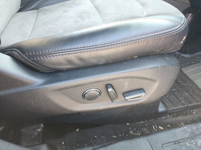 Used 2017 Ford Explorer XLT w/ Equipment Group 202A FWD image 44