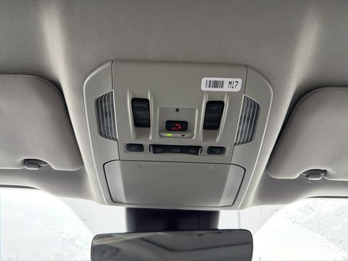 Used 2024 Toyota Highlander Limited image 18