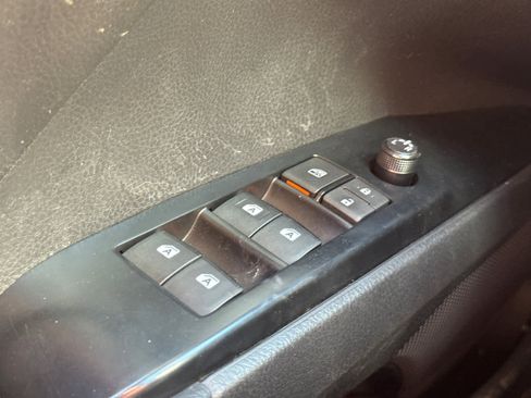 Used 2020 Toyota Camry SE image 23