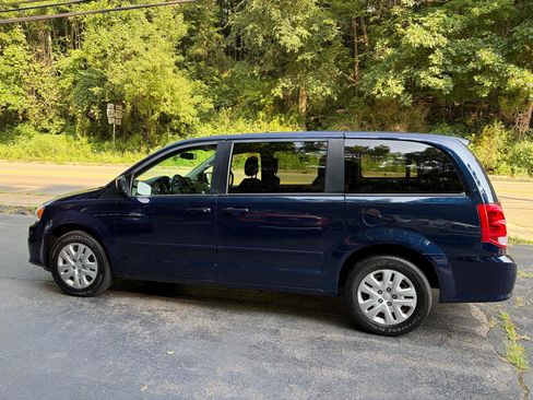 Used 2017 Dodge Grand Caravan SE w/ UConnect Hands-Free Group FWD image 6