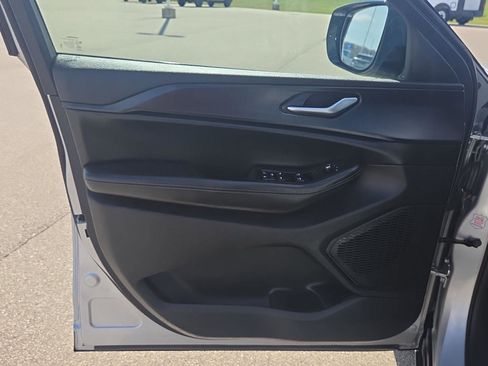 Used 2025 Jeep Grand Cherokee Altitude image 16