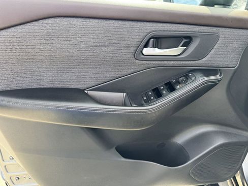 Used 2023 Nissan Rogue SV image 15