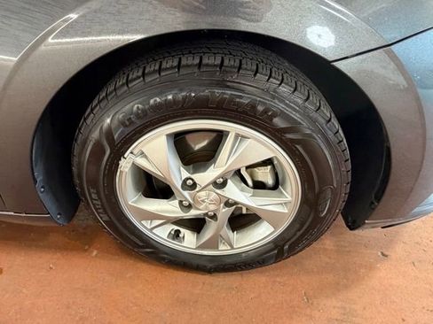 Used 2021 Hyundai Elantra SE FWD image 8