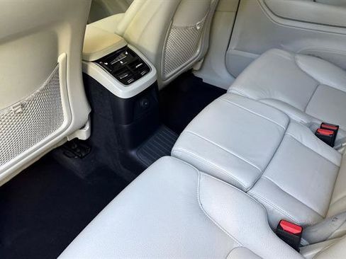 Certified 2025 Volvo XC90 T8 Plus w/ Protection Package Premier AWD/4WD image 12