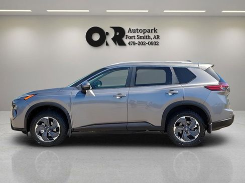 Used 2025 Nissan Rogue SV w/ SV Premium Package AWD/4WD image 3