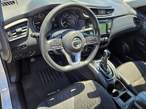 Used 2019 Nissan Rogue S FWD image 18