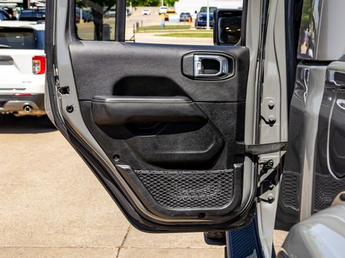 Used 2021 Jeep Gladiator Overland w/ Popular Equipment Package image 36