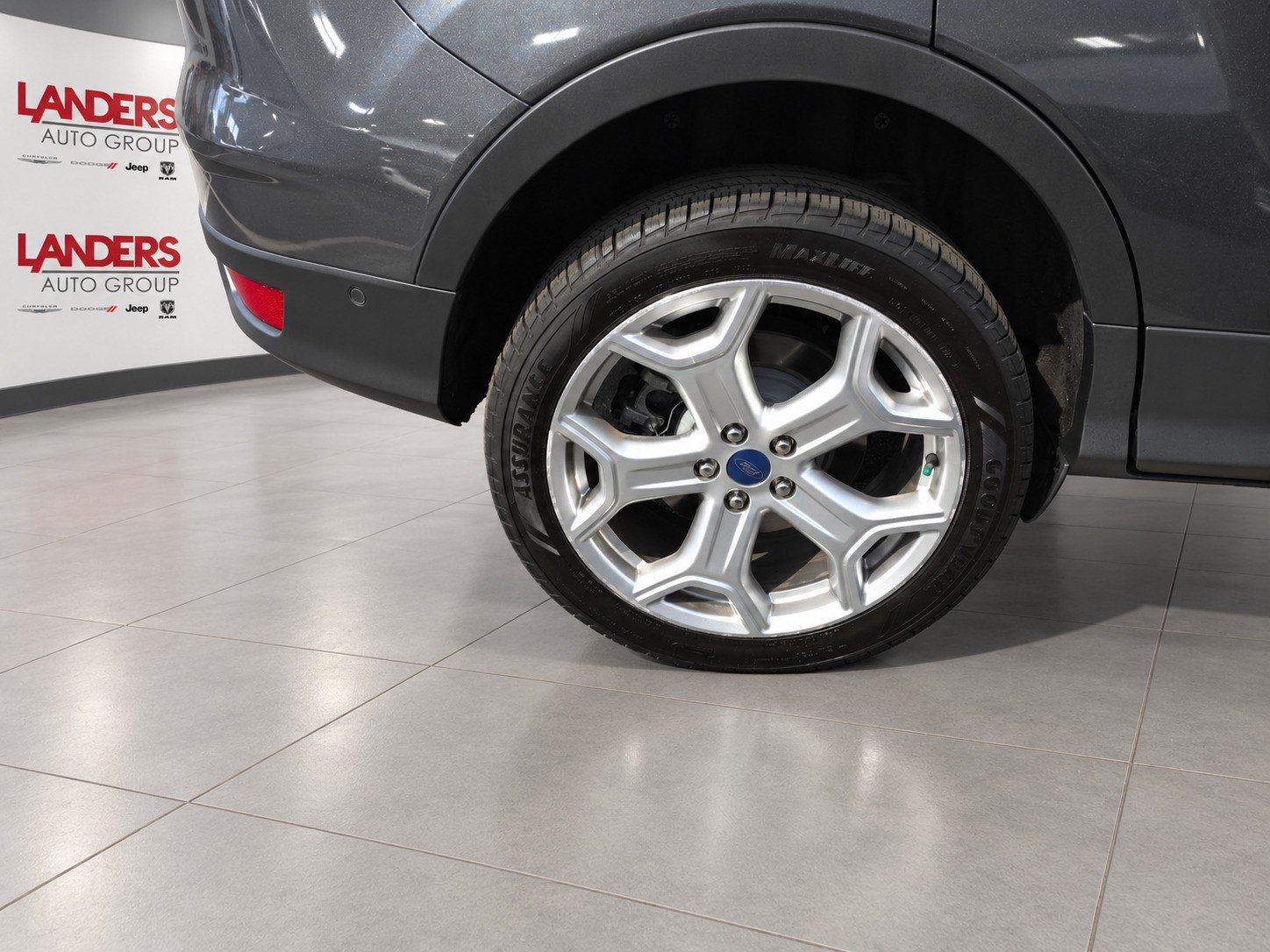 Used 2019 Ford Escape Titanium FWD image 9