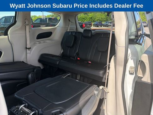 Used 2023 Chrysler Pacifica Touring-L FWD image 28