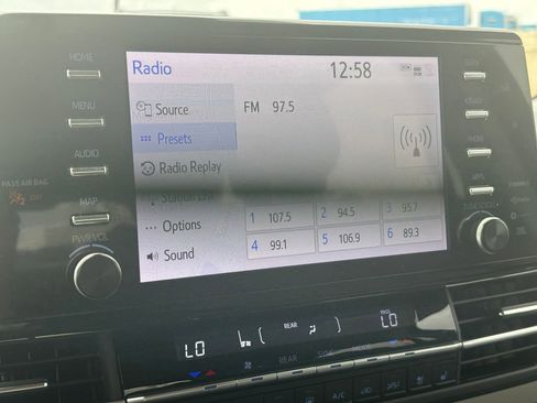 Used 2023 Toyota Sienna Limited image 37