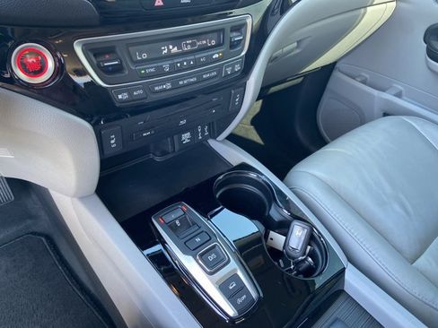 Used 2018 Honda Pilot Touring image 41
