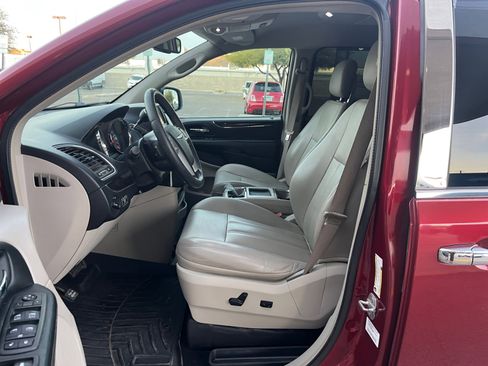 Used 2013 Chrysler Town & Country Touring image 14