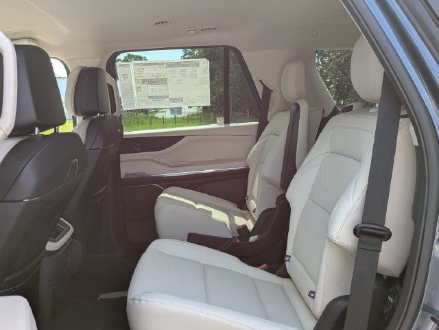 New 2027 Lincoln Navigator Premiere AWD/4WD image 14
