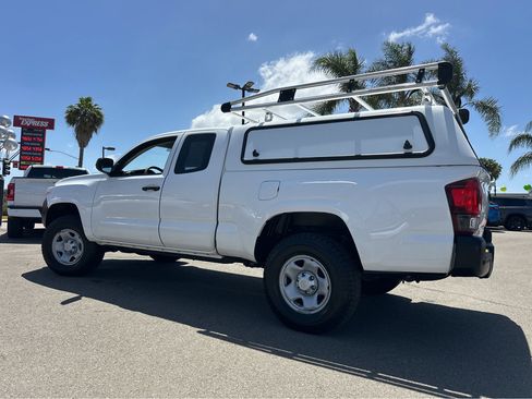 Used 2020 Toyota Tacoma SR image 3