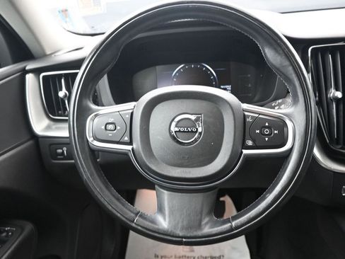 Used 2019 Volvo XC60 T5 Momentum w/ Premium Package image 29