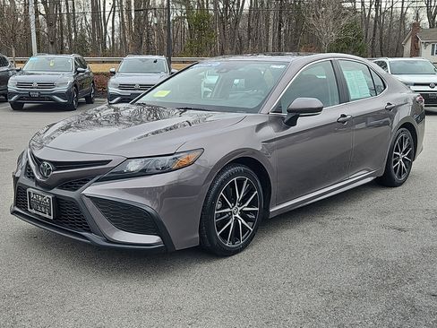 Used 2024 Toyota Camry SE image 19