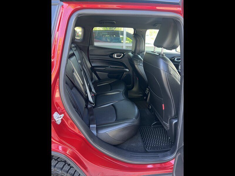 Used 2025 Jeep Compass Trailhawk AWD/4WD image 19