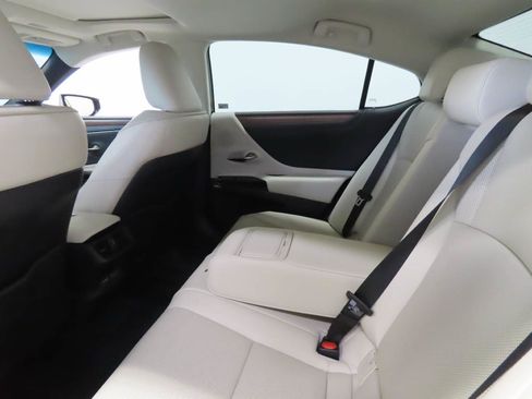 Used 2025 Lexus ES 300h w/ Premium Package FWD image 16