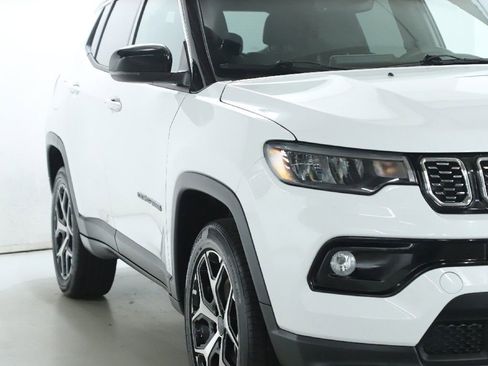 Used 2025 Jeep Compass Limited AWD/4WD image 8