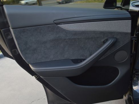 Used 2026 Tesla Model Y 2WD image 28