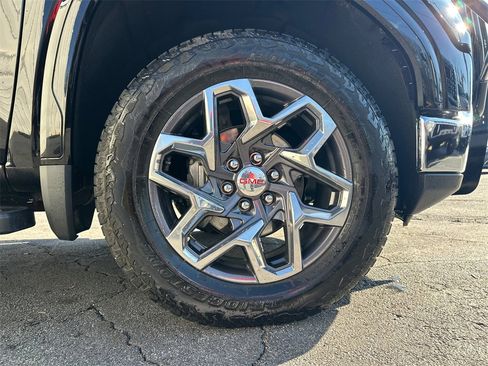 Used 2025 GMC Sierra 1500 SLT w/ SLT Premium Plus Package image 13