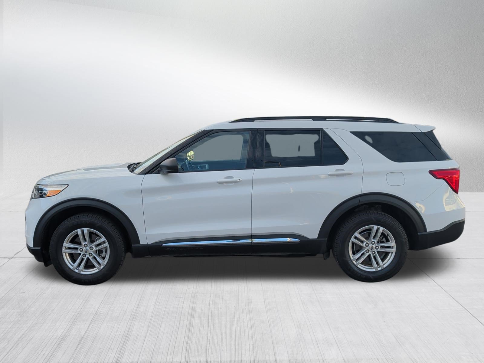 Used 2020 Ford Explorer XLT AWD/4WD image 4