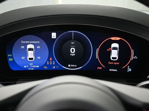 New 2024 Porsche Macan 4 Electric AWD/4WD image 18