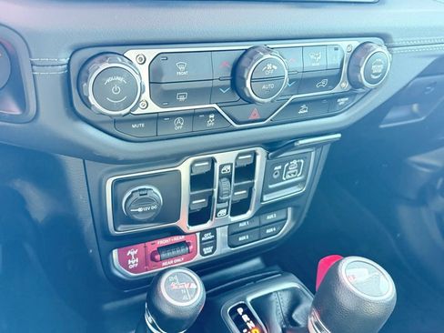 Used 2024 Jeep Gladiator Rubicon image 18