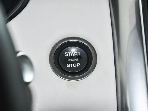 Used 2025 Land Rover Discovery S image 30