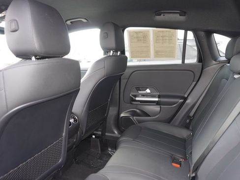 Used 2025 Mercedes-Benz GLA 250 image 10