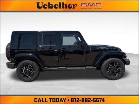 Used 2017 Jeep Wrangler Unlimited Sahara AWD/4WD image 3