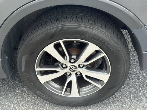 Used 2016 Toyota RAV4 XLE w/ Four Season Floor Mat Package AWD/4WD image 18