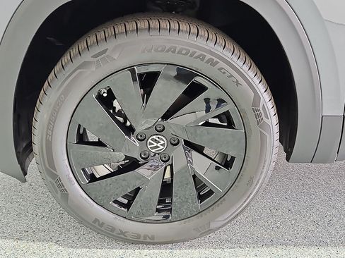 New 2026 Volkswagen Atlas SE FWD image 12