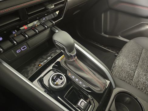 Certified 2024 Chevrolet Colorado Z71 w/ LPO, Dark Essentials Package image 24