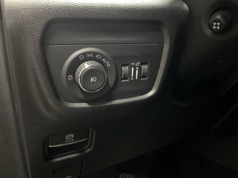 Used 2024 Jeep Grand Cherokee L Limited w/ Luxury Tech Group II image 17