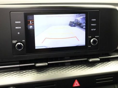 Used 2024 Kia Carnival LX image 22