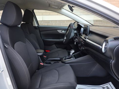 Used 2019 Kia Forte LXS FWD image 23