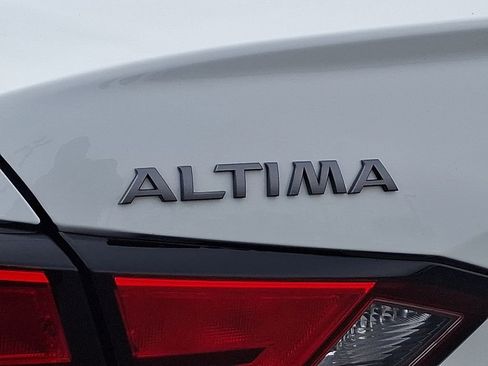 Used 2025 Nissan Altima 2.5 SV image 31