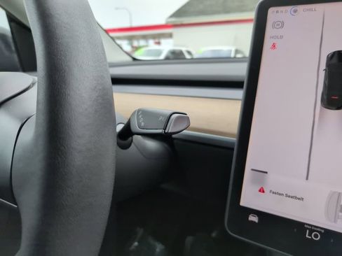 Used 2022 Tesla Model Y Long Range AWD/4WD image 29