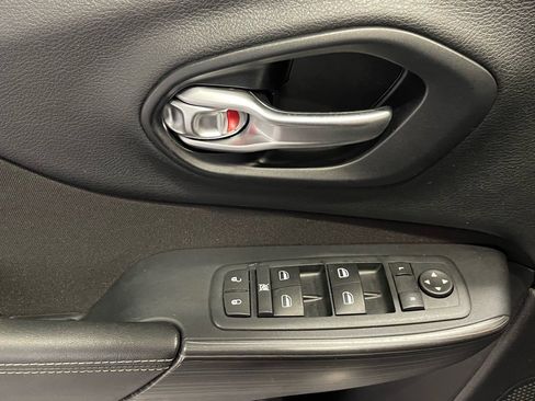 Used 2015 Jeep Cherokee Sport w/ Sport Appearance Group image 25